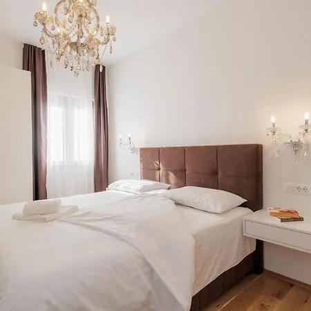 House Terra Dograde