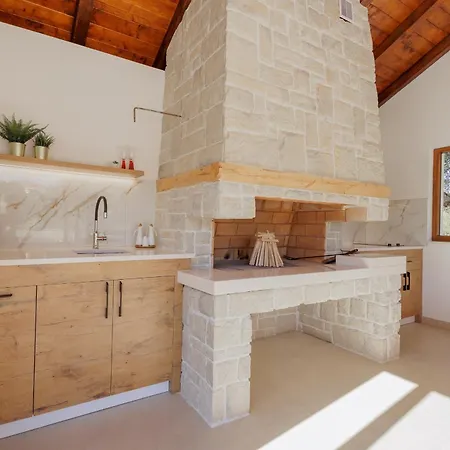 House Terra Dograde